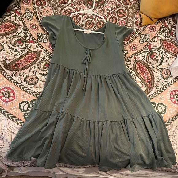 8 DRESSES - Picture 7 of 8